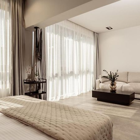 La Maison Suites ไซคิย์นธอสทาวน์ ภายนอก รูปภาพ